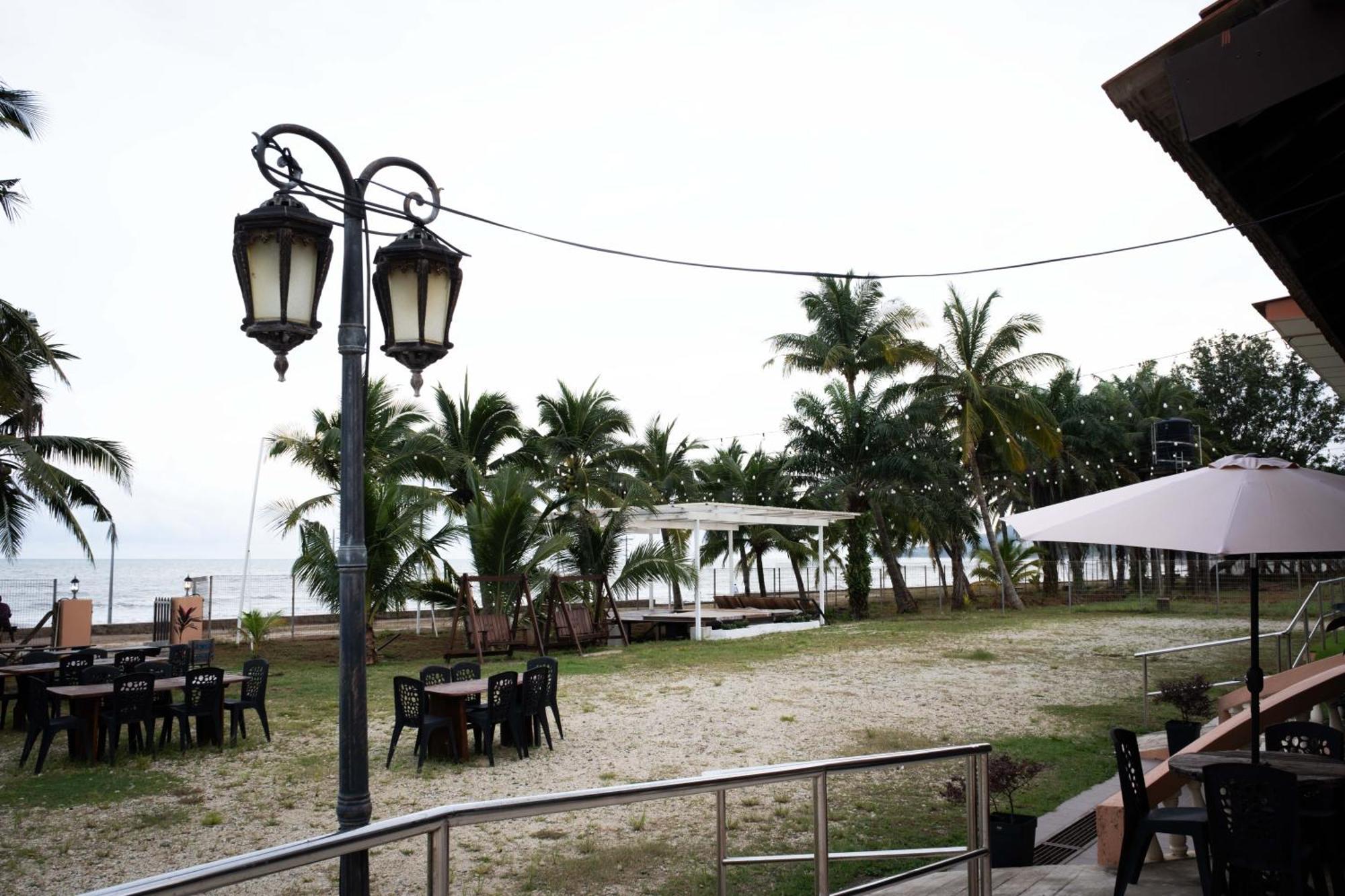 Blackstone Beach Resort Куантан Екстериор снимка