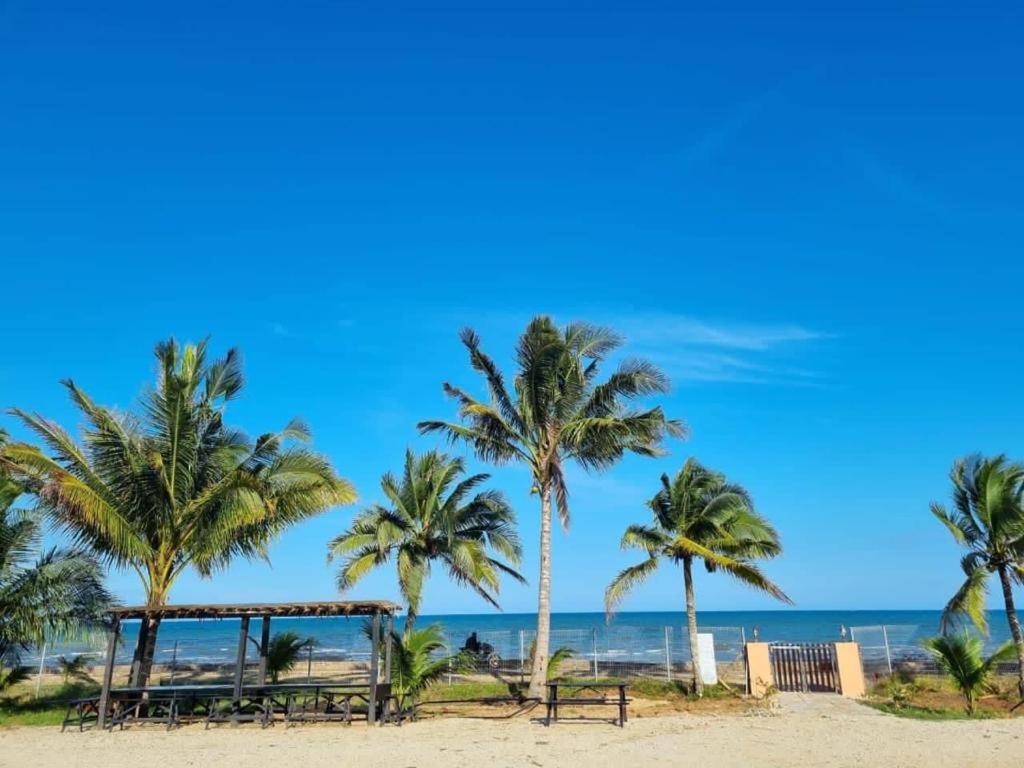 Blackstone Beach Resort Куантан Екстериор снимка